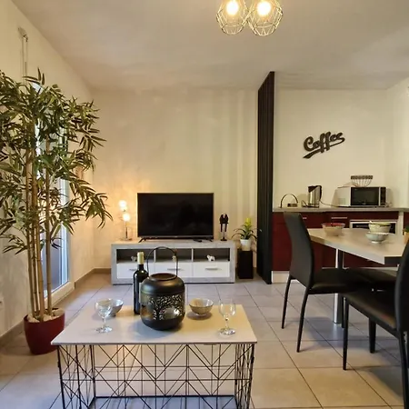 - En Rez-de-chaussee Amenage Avec Elegance - Jardin Privatif Апартаменты Руайян