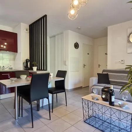 - En Rez-de-chaussee Amenage Avec Elegance - Jardin Privatif * 鲁瓦扬