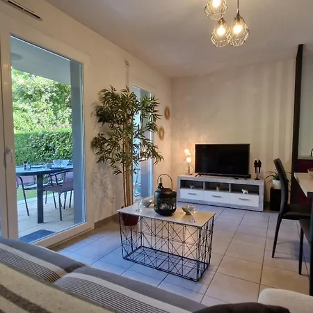 - En Rez-de-chaussee Amenage Avec Elegance - Jardin Privatif Апартаменты