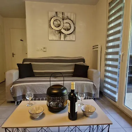 Апартаменты - En Rez-de-chaussee Amenage Avec Elegance - Jardin Privatif *