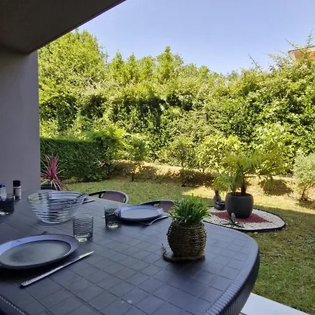 - En Rez-de-chaussee Amenage Avec Elegance - Jardin Privatif 아파트 로양