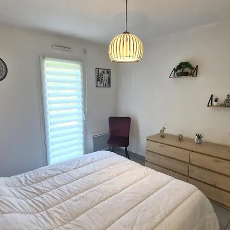 - En Rez-de-chaussee Amenage Avec Elegance - Jardin Privatif